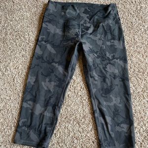 Zyia Forest Camo Luxe Hi-Rise Capri 20"